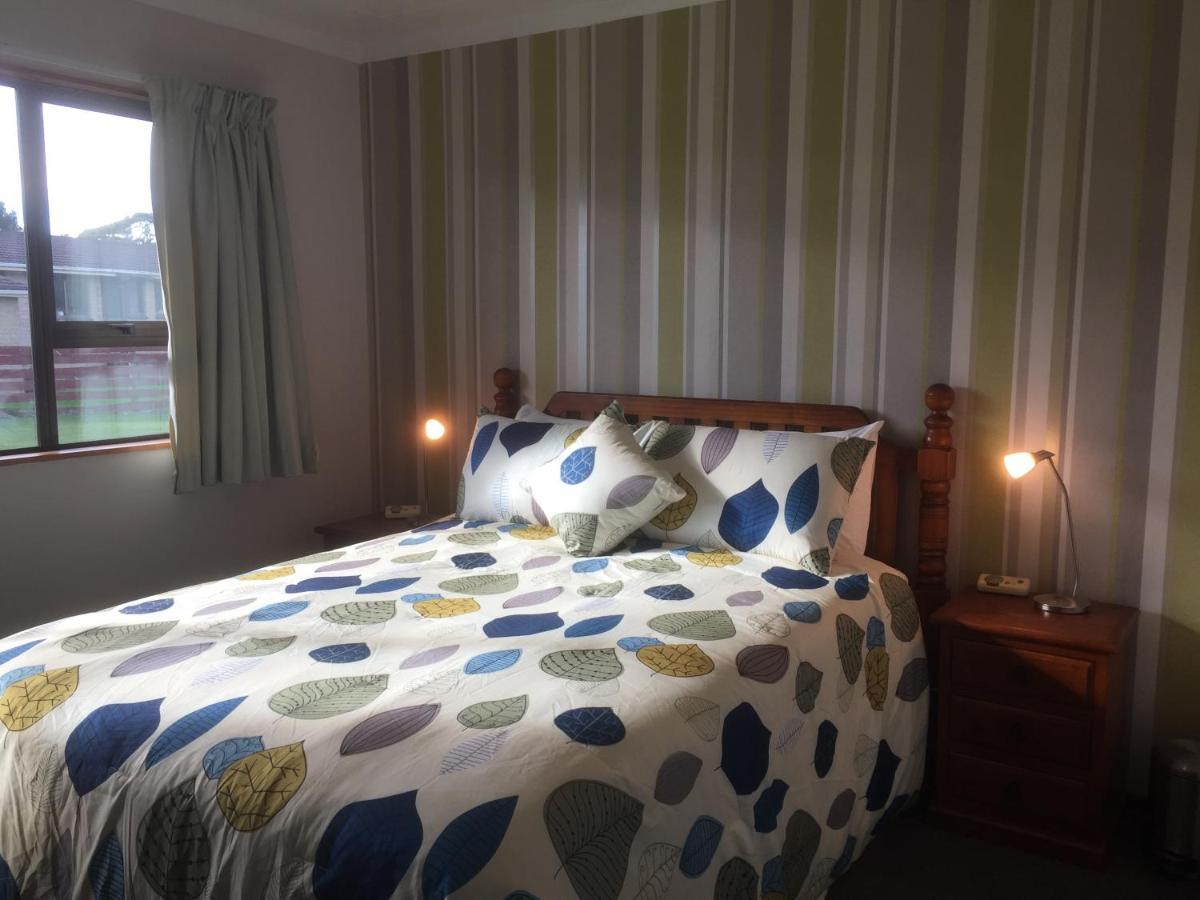 Ron And Tony'S Bed & Breakfast Tuatapere Bagian luar foto