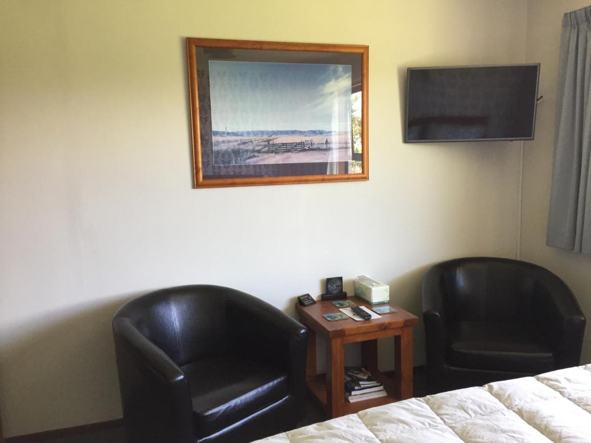 Ron And Tony'S Bed & Breakfast Tuatapere Bagian luar foto