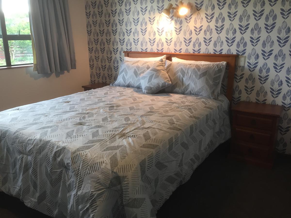 Ron And Tony'S Bed & Breakfast Tuatapere Bagian luar foto