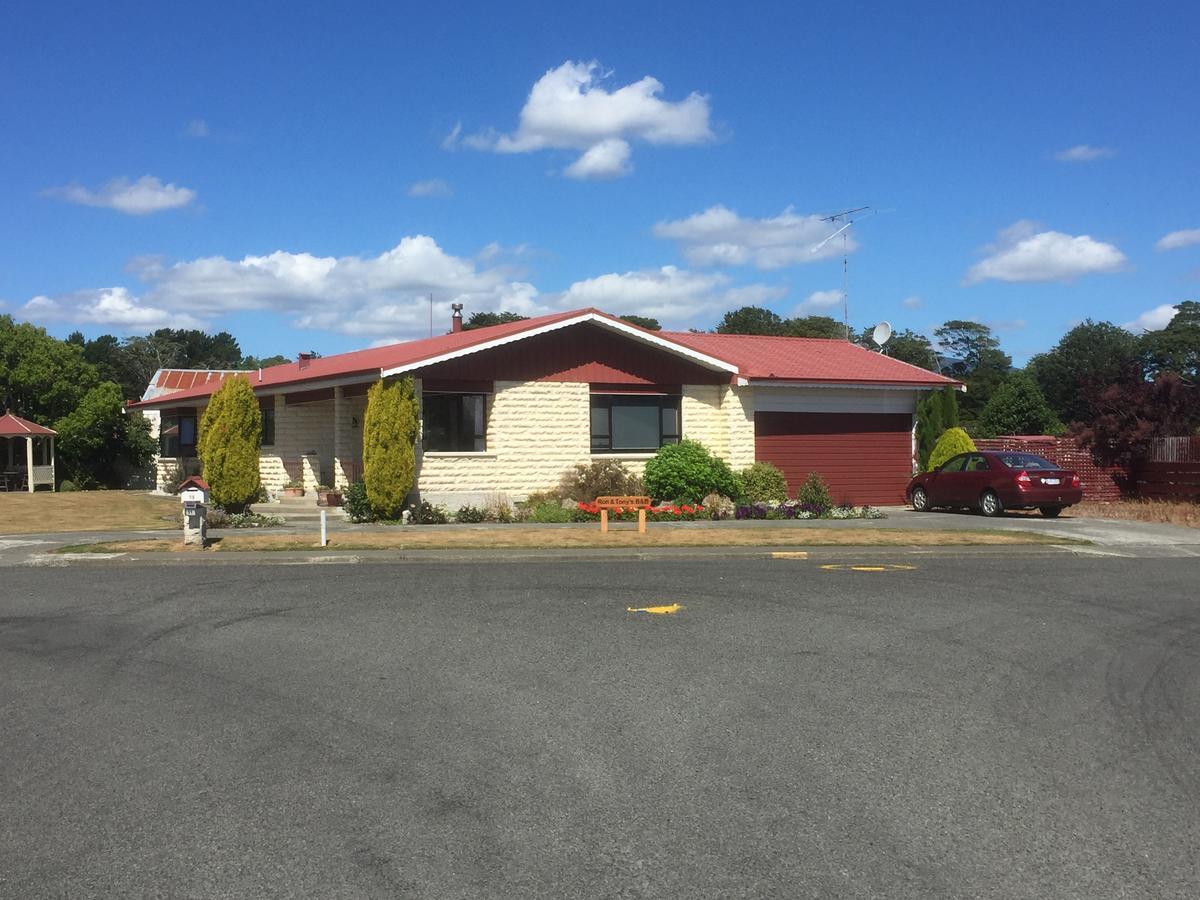 Ron And Tony'S Bed & Breakfast Tuatapere Bagian luar foto